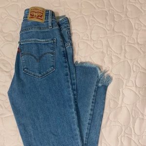 Levis High Rise Skinny Jeans